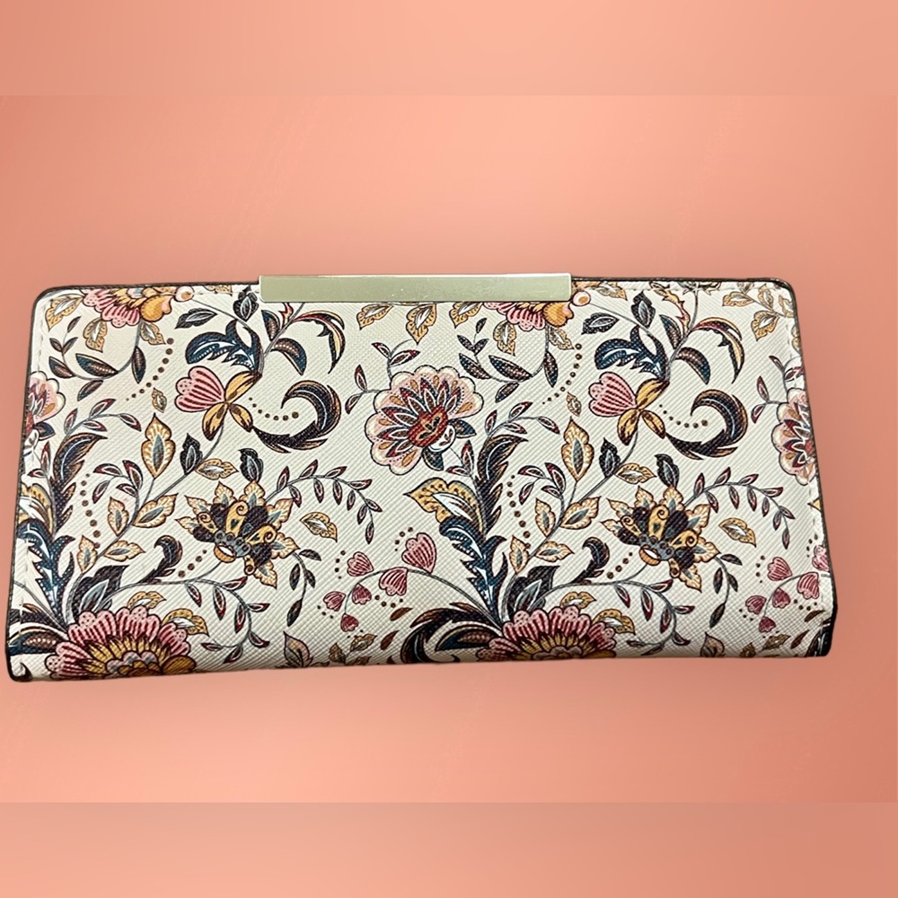 Apt 9 Wallet (New)